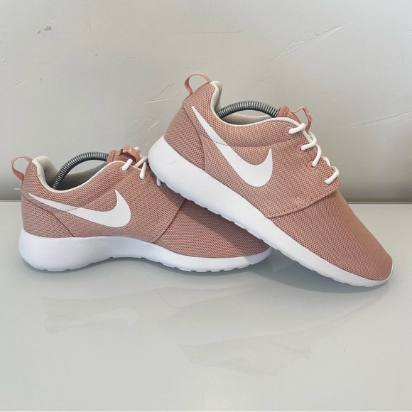 Nike Roshe Run One Women's Pink Coral Sneakers - Picture 5 of 8